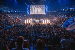 AL战队选手训练引关注：电竞休息室成家，外卖解决三餐，教练调整训练计划